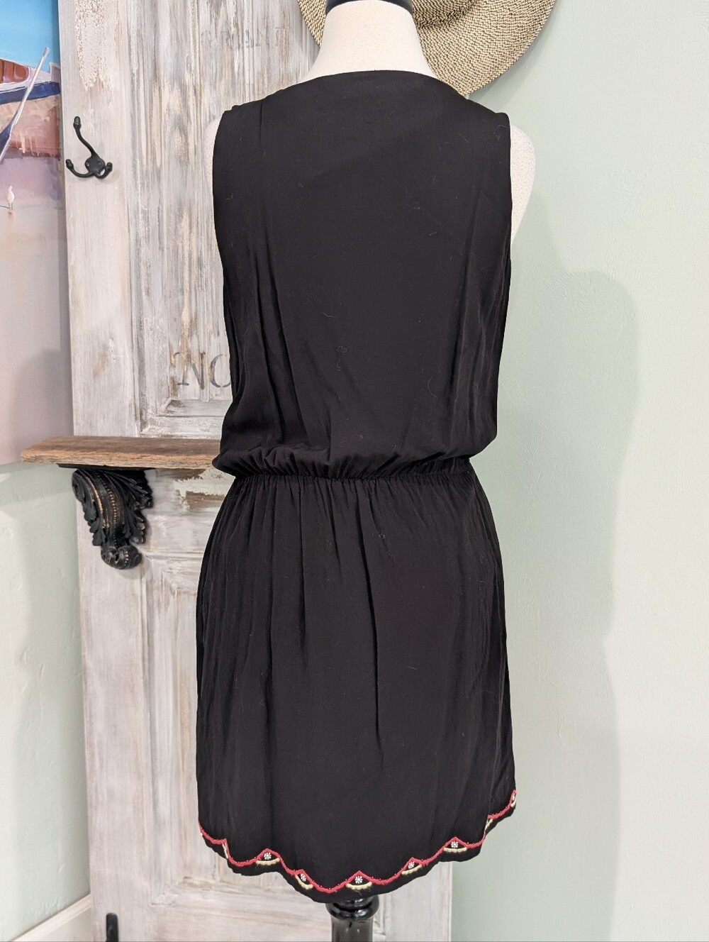 White House Black Market Black Embroidered V-Neck Dress - Picture 4 of 8